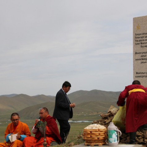 Улс төрийн хилс хэрэгт хэлмэгдэгсэд, тэдний үр хүүхдүүдэд хүндэтгэл үзүүллээ