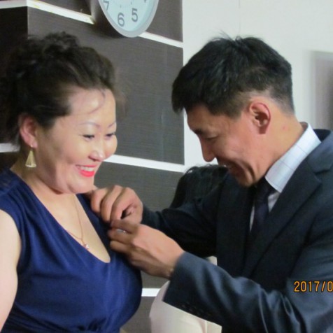 Алдарт эхийн одон гардуулах ёслол хүндэтгэлийн үйл ажиллагаа болж өндөрлөлөө